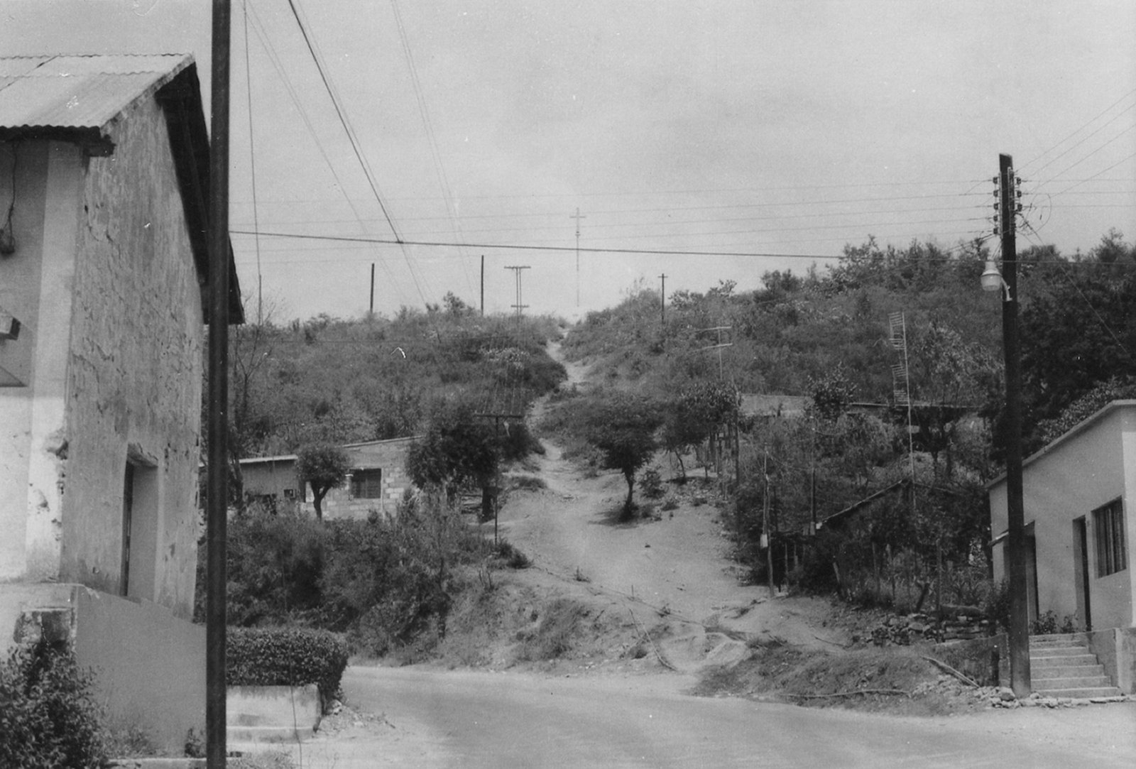 Loma de la Santa Cruz, previa a la construcción de escaleras y mirador oficial.